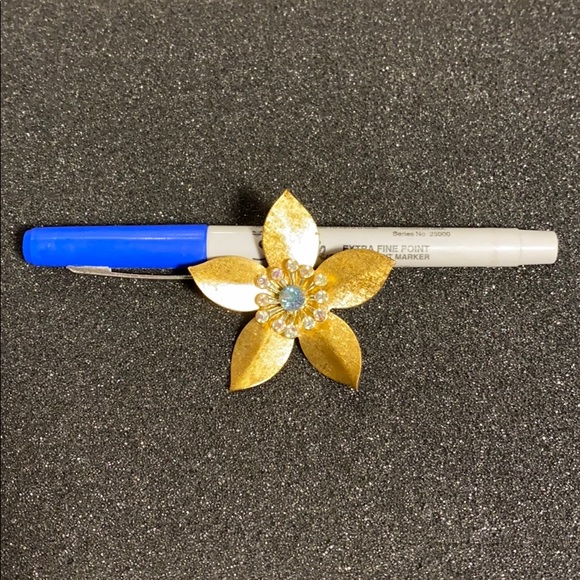 Gold tone rhinestone brooch. - Picture 3 of 3